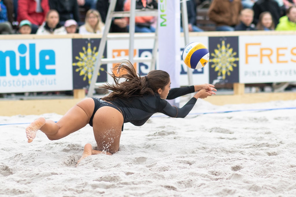 The secret to improving your beach volleyball skills! Complete guide to receiving tips